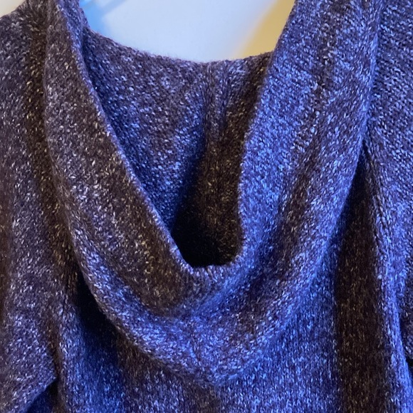 Vintage BCBGMAXAZARIA Purple and White Sweater with Hood and Pockets, Size M. - Picture 10 of 16